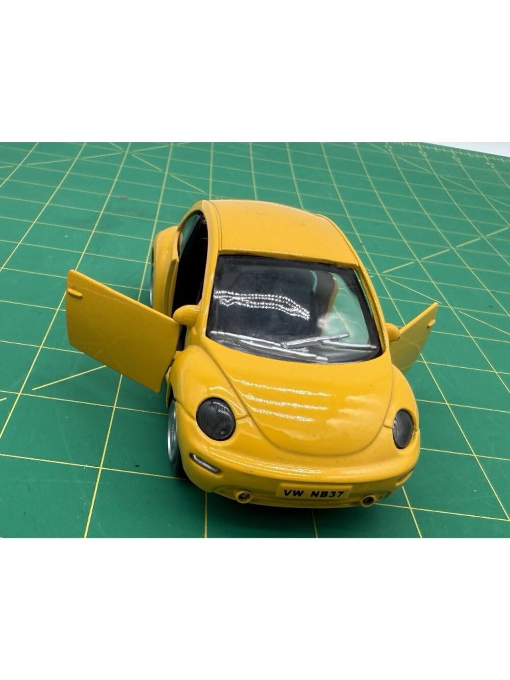 Vintage 1999 VW New Beetle Yellow Die-Cast 1/43 A Smart Toys Pullback